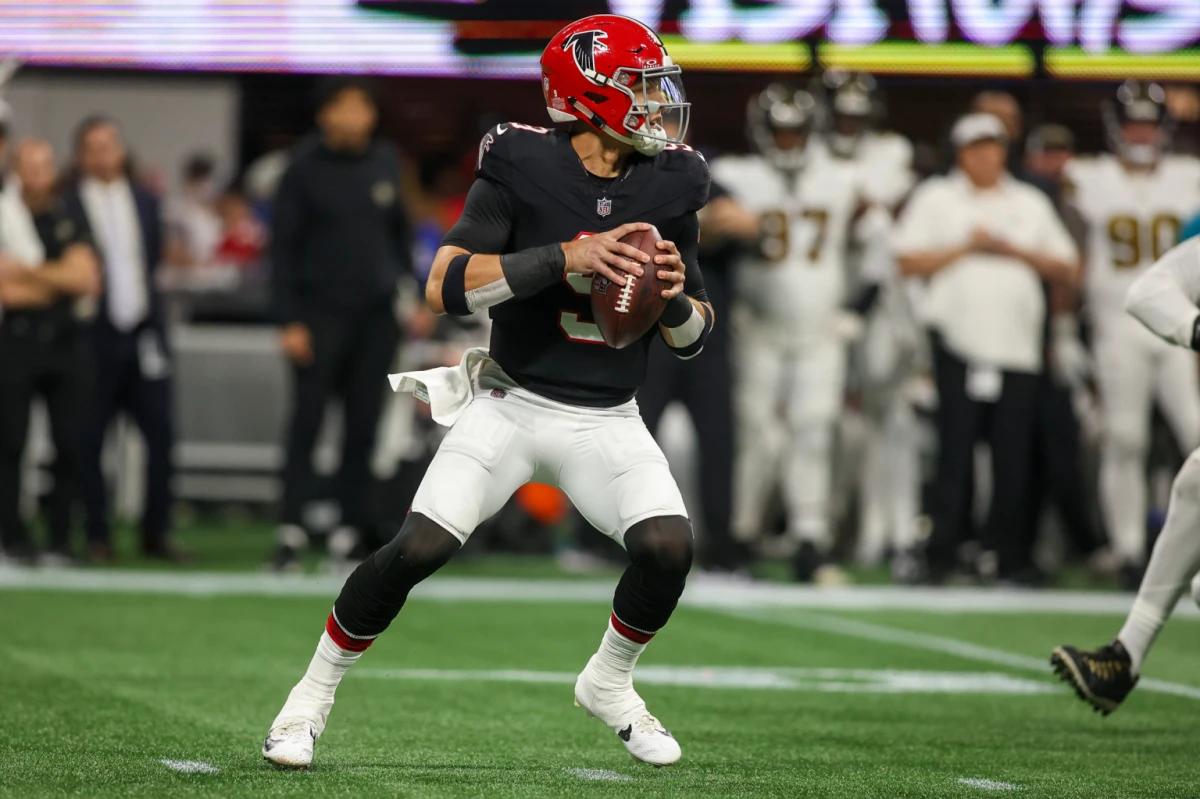 Atlanta Falcons quarterback Desmond Ridder drops back to pass against the New Orleans Saints on Nov. 26, 2023.